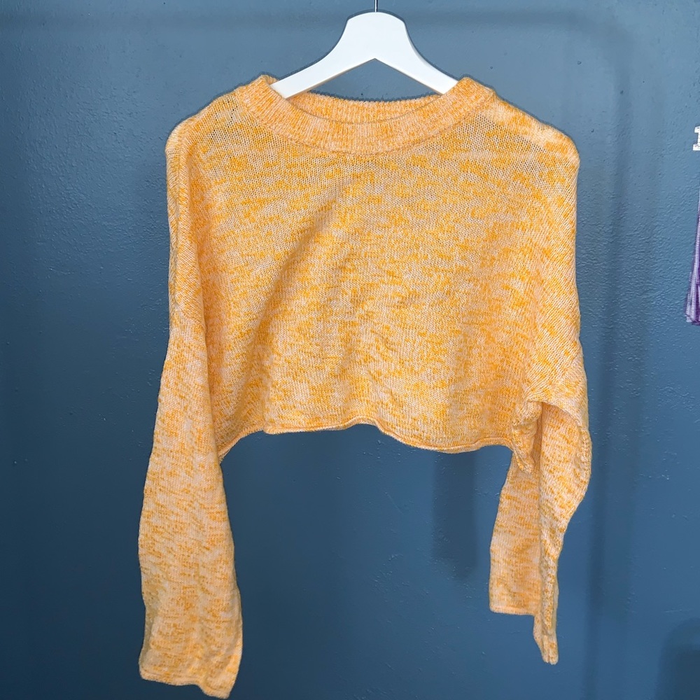 cute flowy crop top!